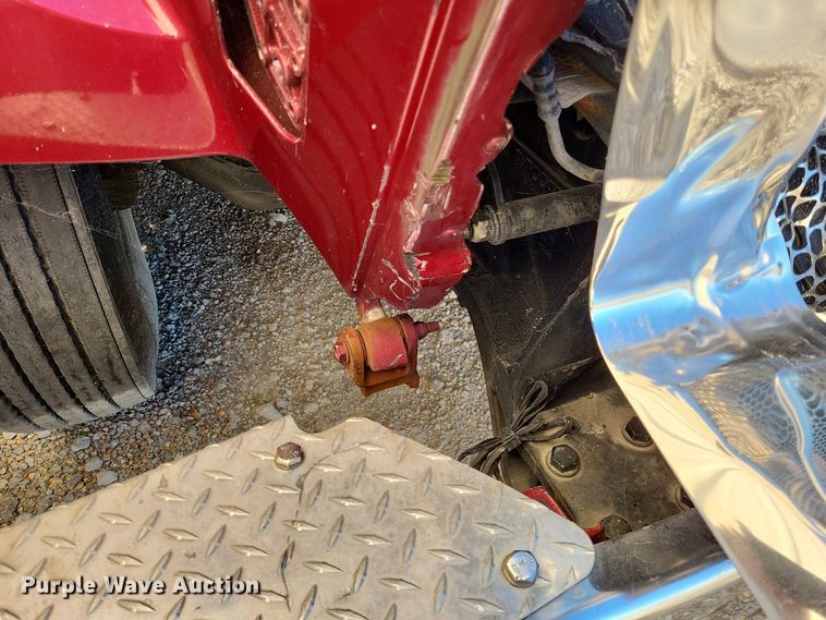 image for item LR9033 2019 Peterbilt 567  semi truck