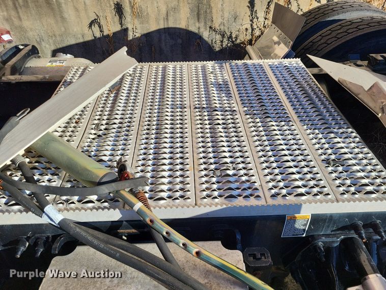 image for item LR9033 2019 Peterbilt 567  semi truck