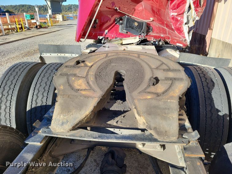 image for item LR9033 2019 Peterbilt 567  semi truck