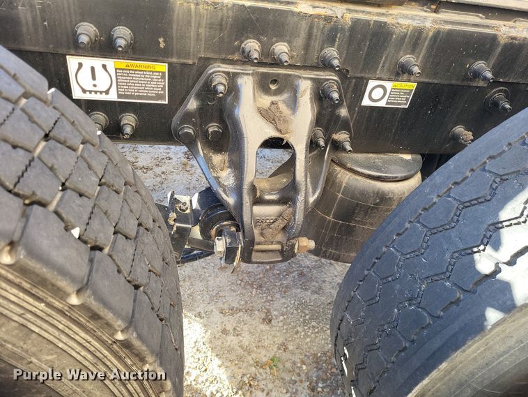 image for item LR9033 2019 Peterbilt 567  semi truck