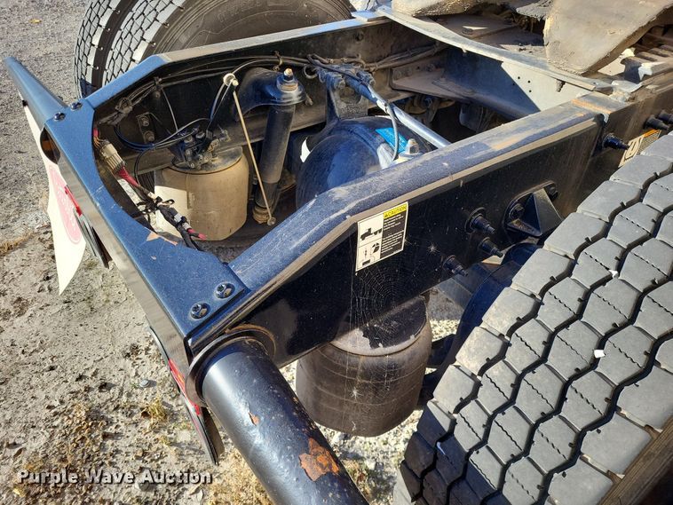 image for item LR9033 2019 Peterbilt 567  semi truck