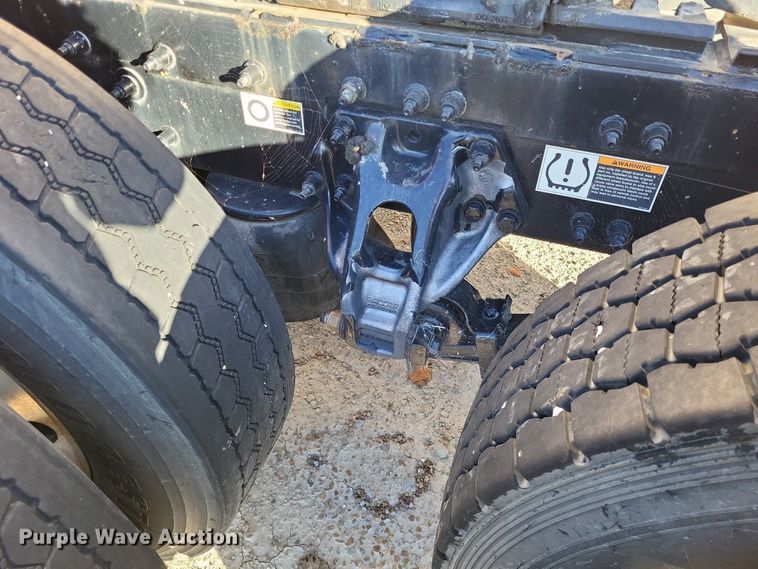 image for item LR9033 2019 Peterbilt 567  semi truck