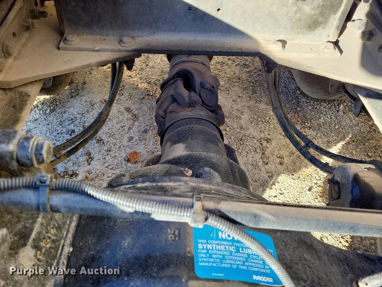 image for item LR9033 2019 Peterbilt 567  semi truck