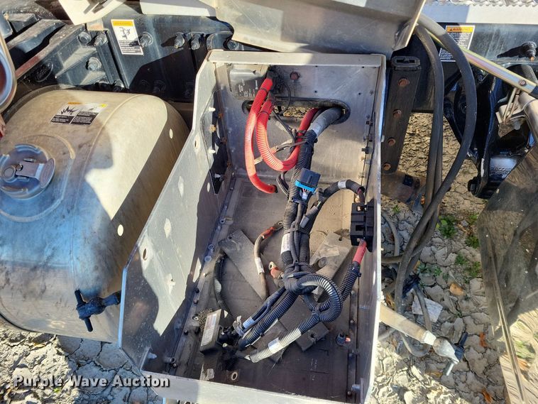 image for item LR9033 2019 Peterbilt 567  semi truck