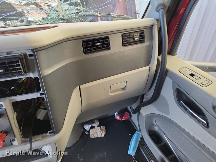 image for item LR9033 2019 Peterbilt 567  semi truck