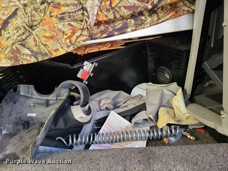 image for item LR9033 2019 Peterbilt 567  semi truck