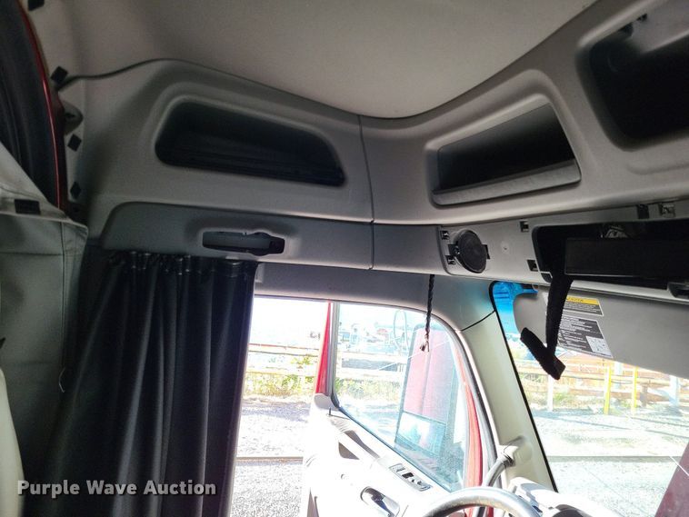 image for item LR9033 2019 Peterbilt 567  semi truck