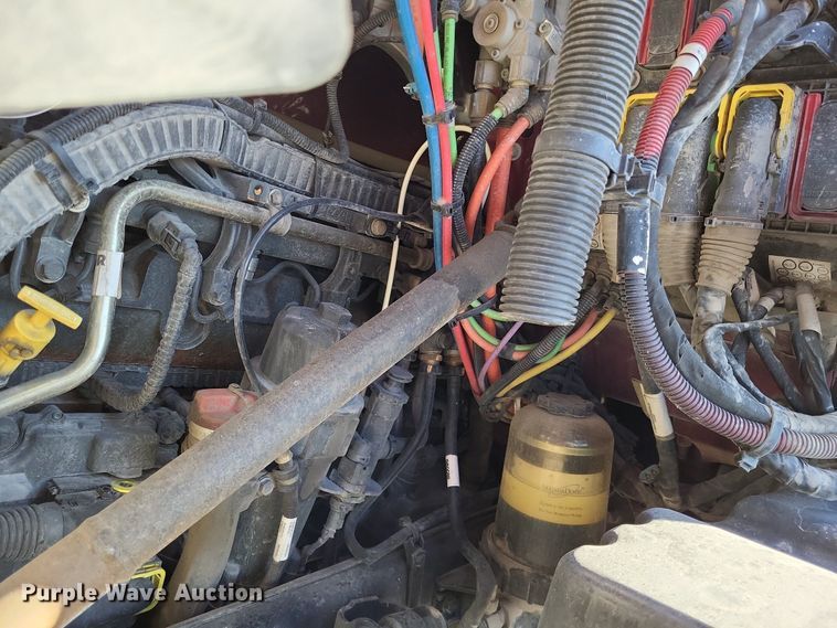 image for item LR9033 2019 Peterbilt 567  semi truck