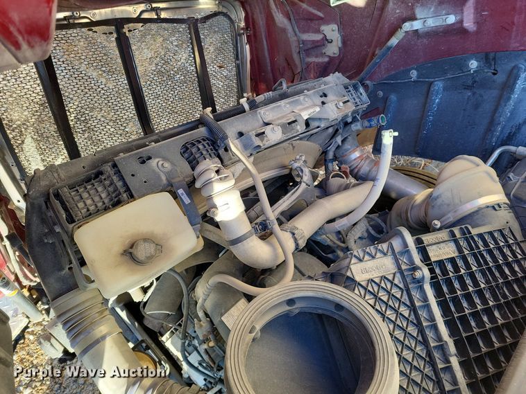 image for item LR9033 2019 Peterbilt 567  semi truck