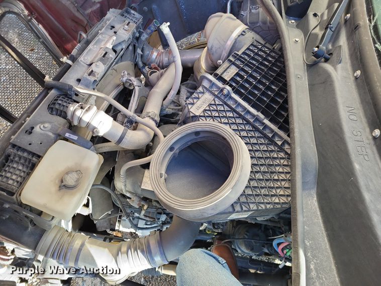 image for item LR9033 2019 Peterbilt 567  semi truck