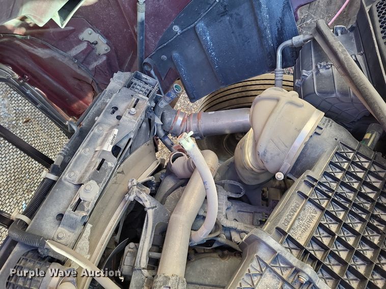 image for item LR9033 2019 Peterbilt 567  semi truck