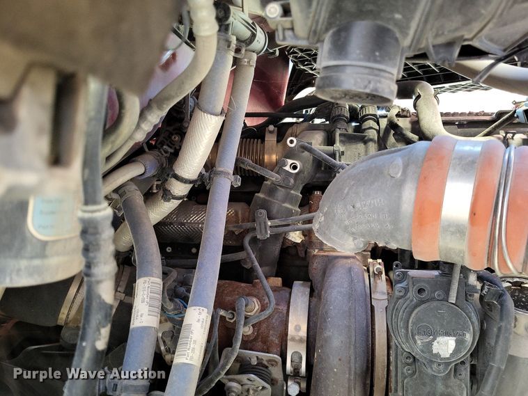 image for item LR9033 2019 Peterbilt 567  semi truck