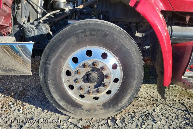 image for item LR9033 2019 Peterbilt 567  semi truck