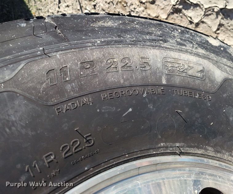 image for item LR9033 2019 Peterbilt 567  semi truck