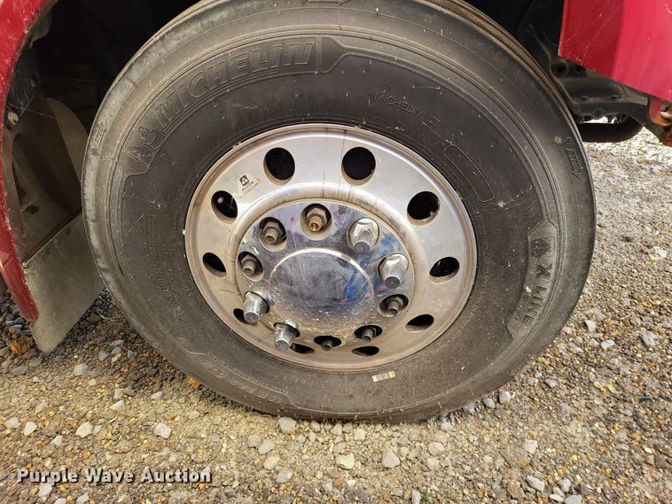 image for item LR9033 2019 Peterbilt 567  semi truck