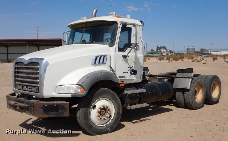 image for item LU9607 2006 Mack CT713 Granite  semi truck