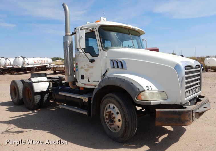 image for item LU9607 2006 Mack CT713 Granite  semi truck