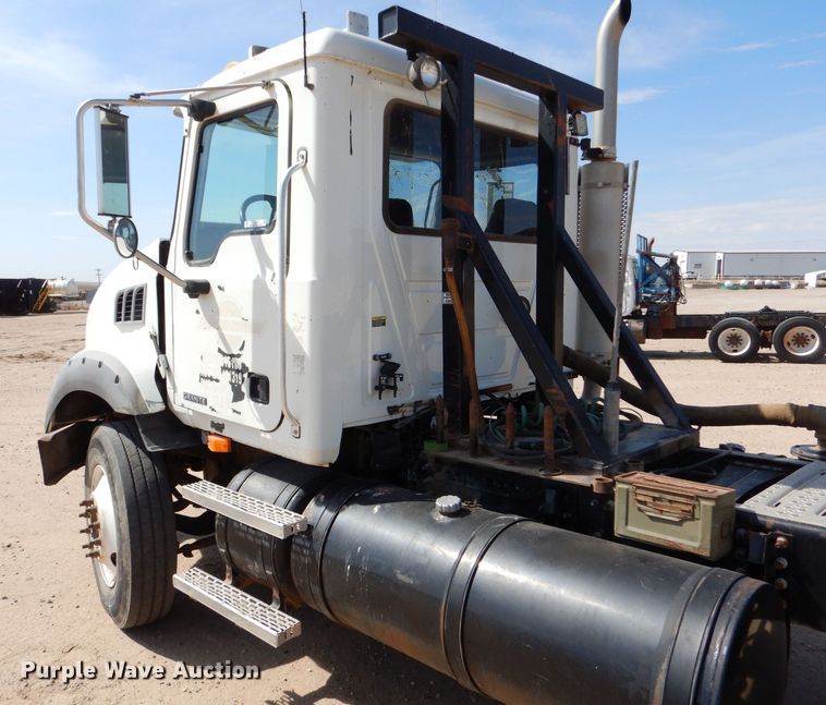 image for item LU9607 2006 Mack CT713 Granite  semi truck