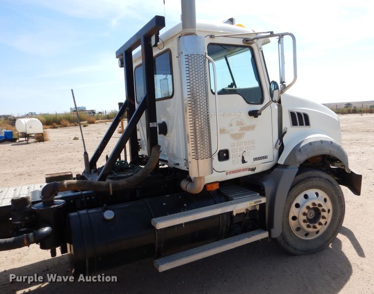 image for item LU9607 2006 Mack CT713 Granite  semi truck