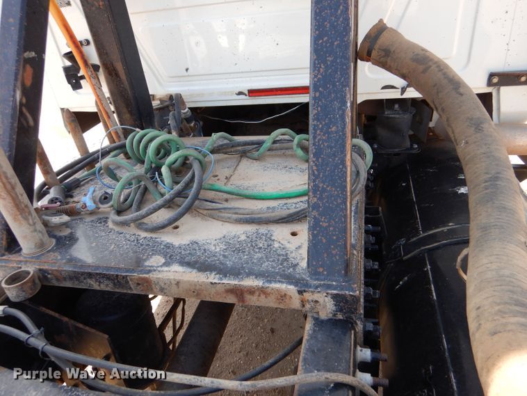 image for item LU9607 2006 Mack CT713 Granite  semi truck