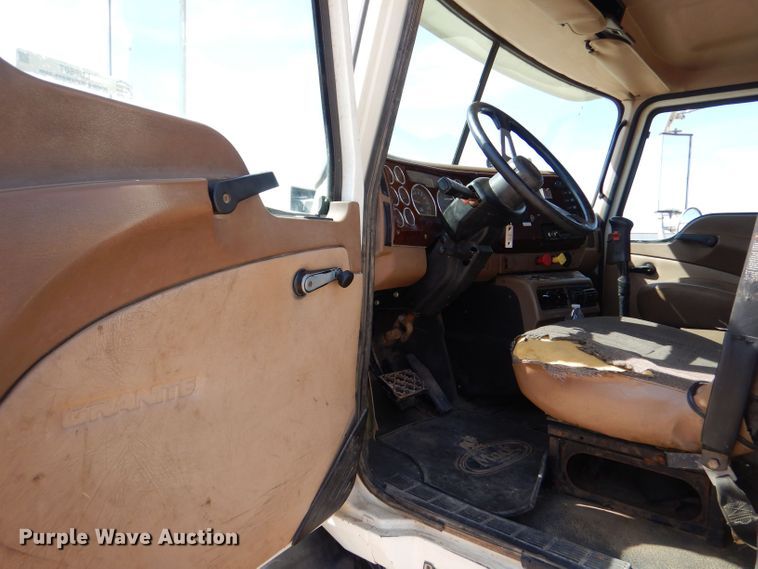 image for item LU9607 2006 Mack CT713 Granite  semi truck