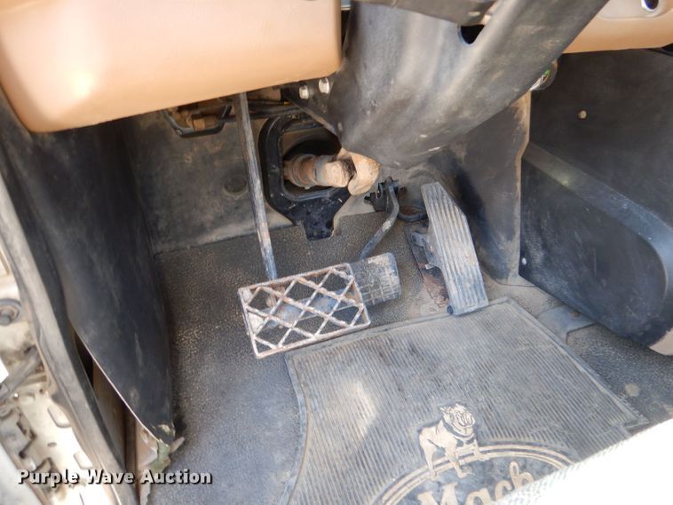 image for item LU9607 2006 Mack CT713 Granite  semi truck