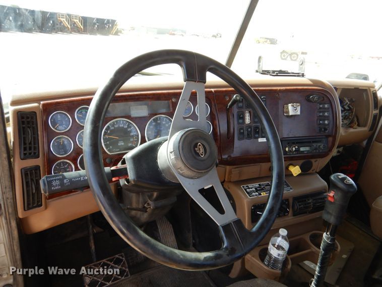 image for item LU9607 2006 Mack CT713 Granite  semi truck