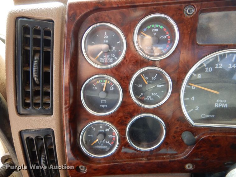 image for item LU9607 2006 Mack CT713 Granite  semi truck