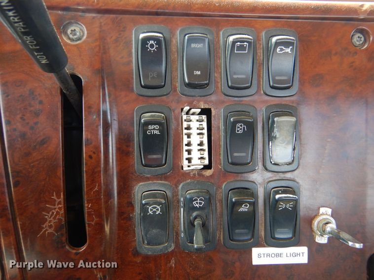 image for item LU9607 2006 Mack CT713 Granite  semi truck