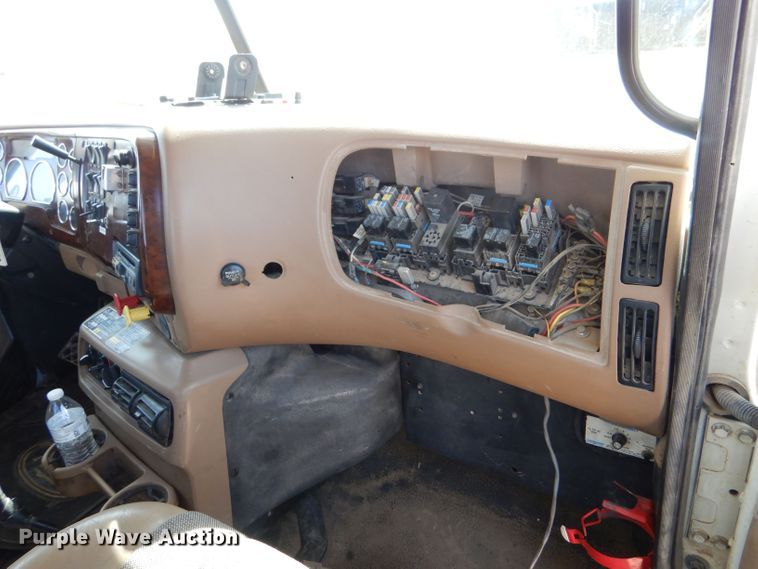 image for item LU9607 2006 Mack CT713 Granite  semi truck