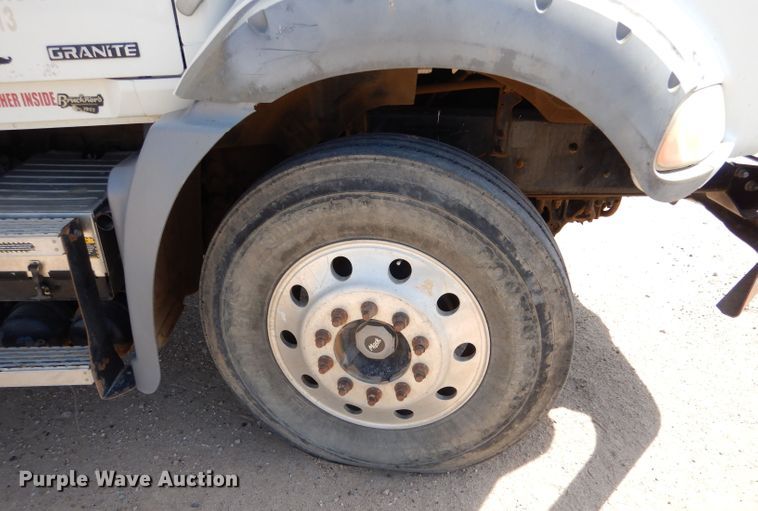 image for item LU9607 2006 Mack CT713 Granite  semi truck