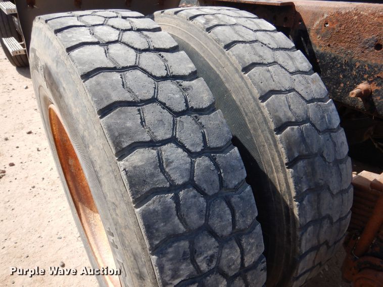 image for item LU9607 2006 Mack CT713 Granite  semi truck