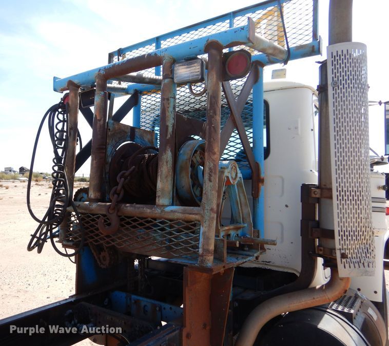 image for item LU9608 1989 Mack R690ST  semi truck