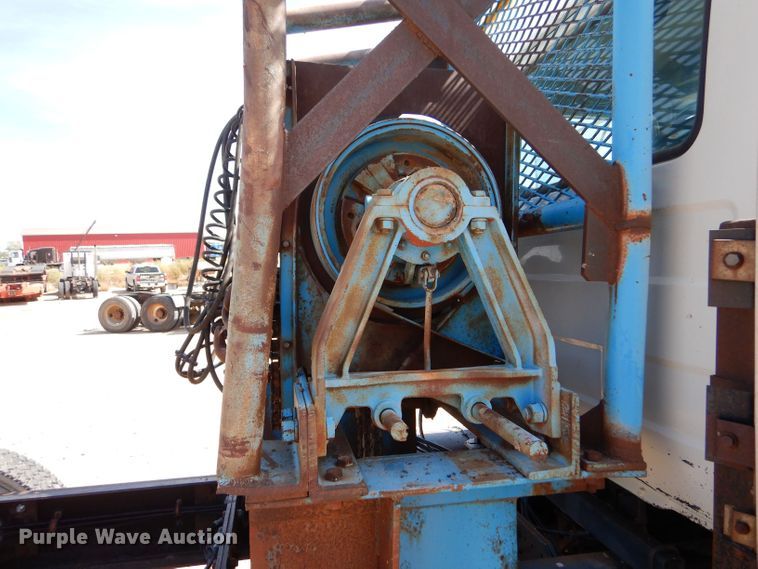 image for item LU9608 1989 Mack R690ST  semi truck