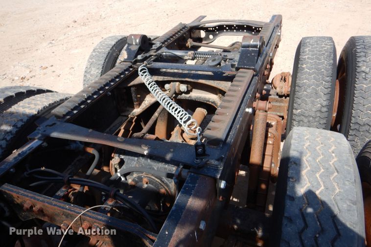 image for item LU9608 1989 Mack R690ST  semi truck