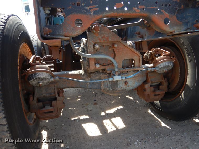 image for item LU9608 1989 Mack R690ST  semi truck