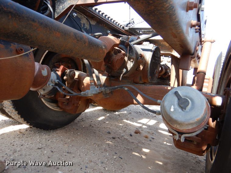 image for item LU9608 1989 Mack R690ST  semi truck