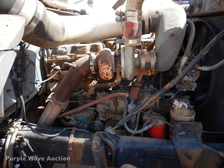 image for item LU9608 1989 Mack R690ST  semi truck