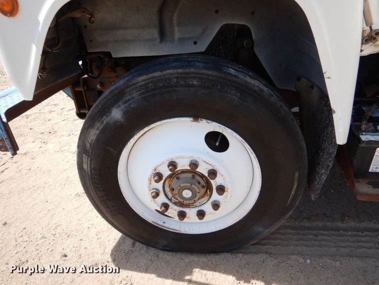 image for item LU9608 1989 Mack R690ST  semi truck