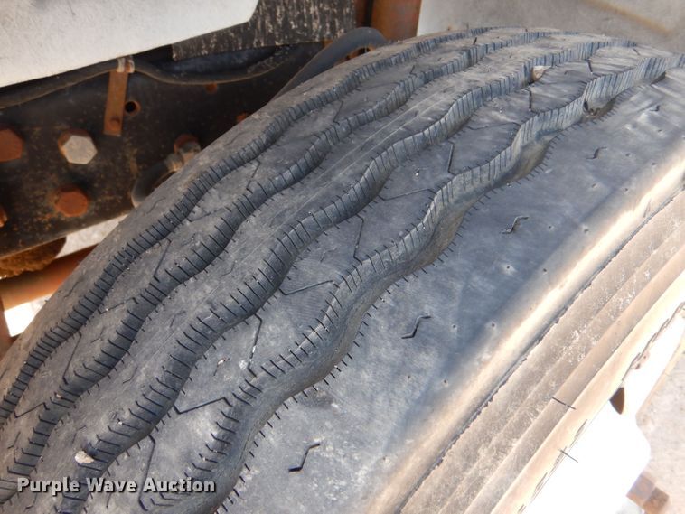 image for item LU9608 1989 Mack R690ST  semi truck