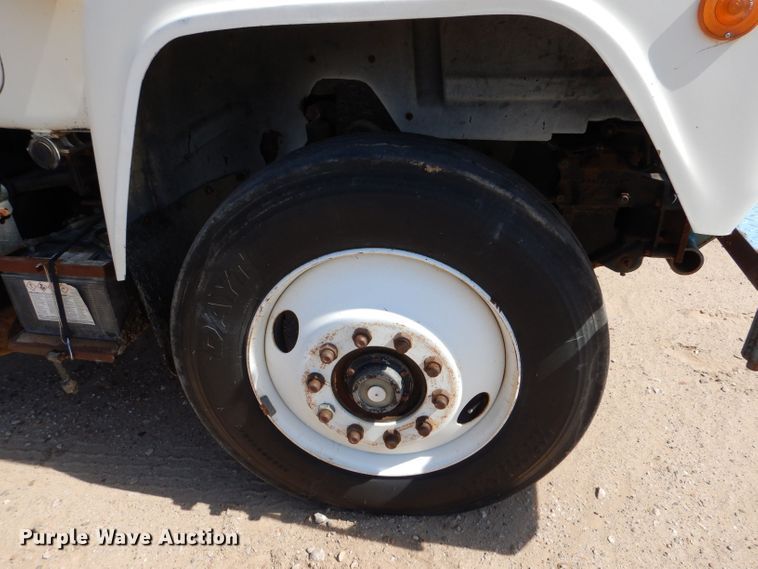 image for item LU9608 1989 Mack R690ST  semi truck