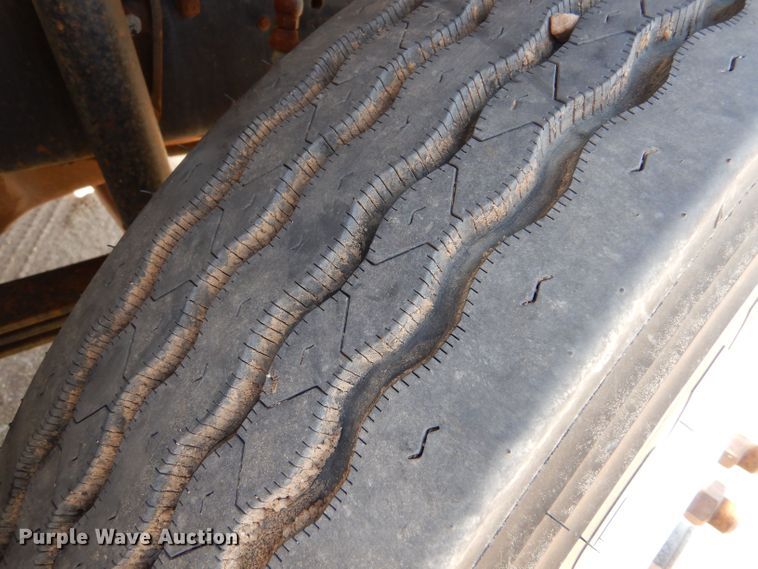 image for item LU9608 1989 Mack R690ST  semi truck