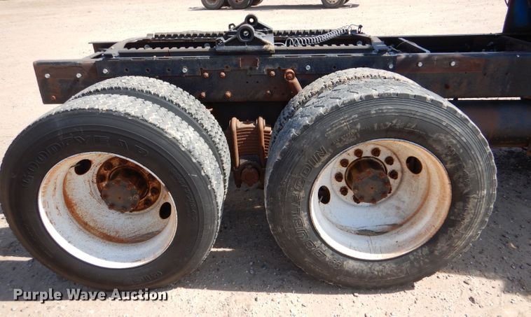 image for item LU9608 1989 Mack R690ST  semi truck