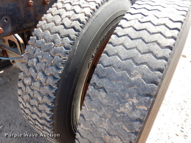 image for item LU9608 1989 Mack R690ST  semi truck