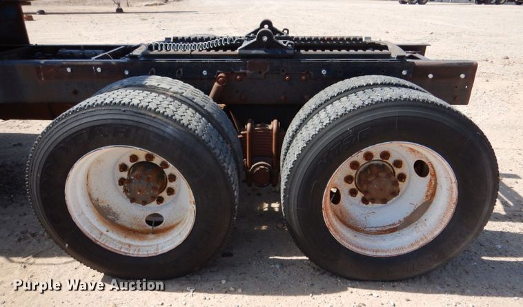 image for item LU9608 1989 Mack R690ST  semi truck