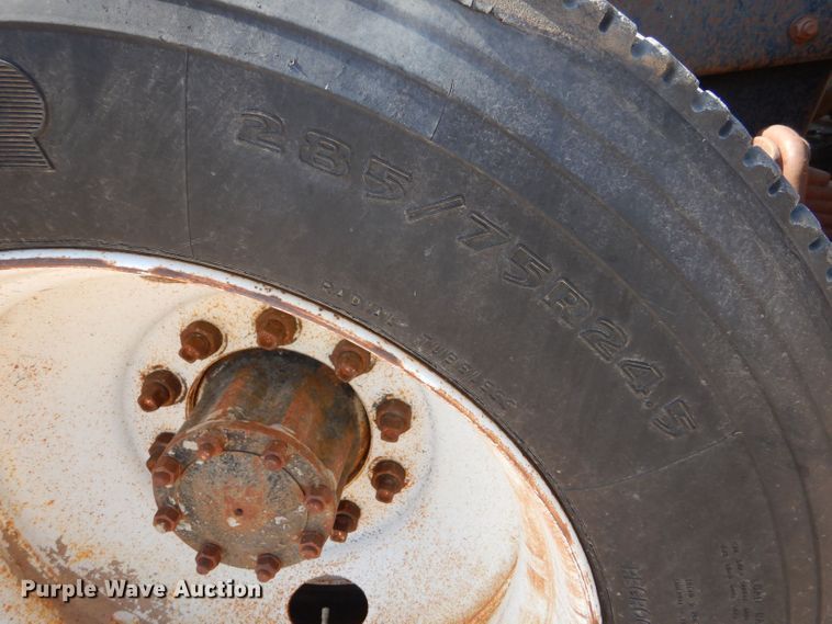 image for item LU9608 1989 Mack R690ST  semi truck