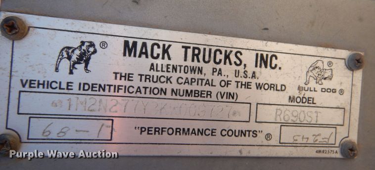 image for item LU9608 1989 Mack R690ST  semi truck