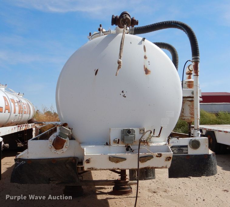 image for item LU9609 2001 Eagle EV-130  tank trailer