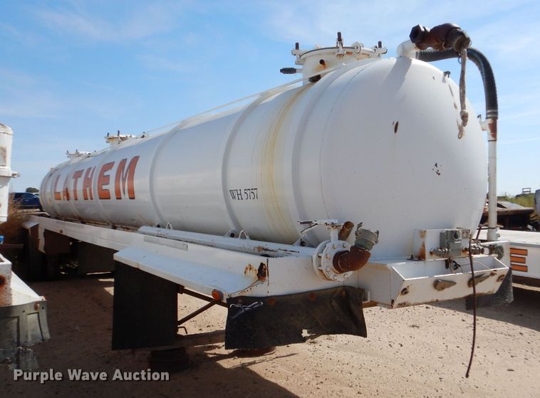 image for item LU9609 2001 Eagle EV-130  tank trailer