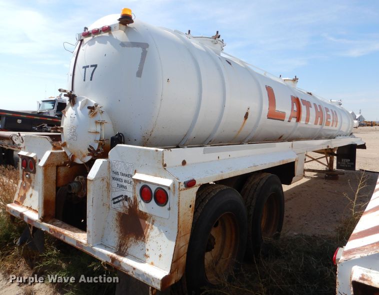 image for item LU9609 2001 Eagle EV-130  tank trailer